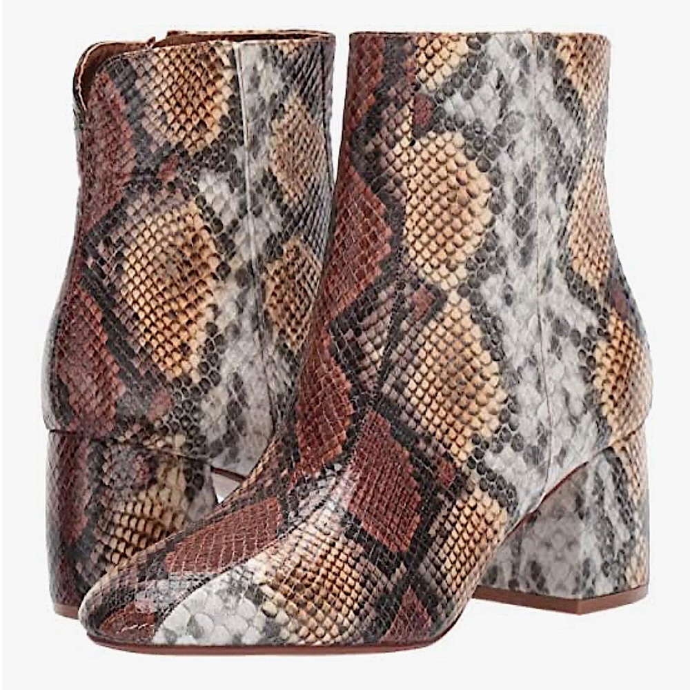 Chinese Laundry Women's Davinna Ankle Boot
DAVINNA SNAKE
Sz 7
NWT - Picture 8 of 8
